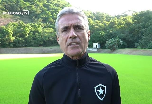 Imagem da noticia Luís Castro, após invasão no Botafogo: "Jamais a violência pode ser nossa parceira"