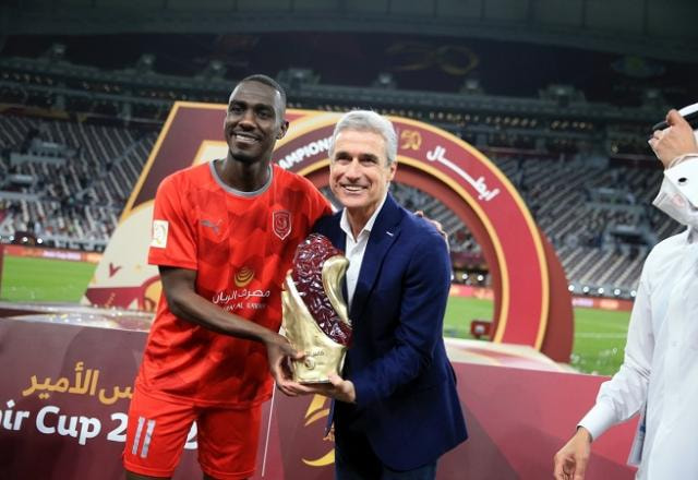 Imagem da noticia Luís Castro encerra passagem no Catar com título e goleada