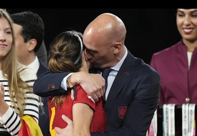 Imagem da noticia Luis Rubiales renuncia após escândalo de beijo não consentido