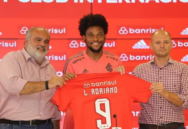 Imagem da noticia Luiz Adriano vê estreia no Gre-Nal como "combustível" em retorno ao Inter