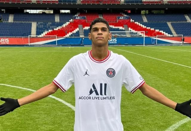 Imagem da noticia Receba: Luva de Pedreiro faz golaço no estádio do PSG, na França