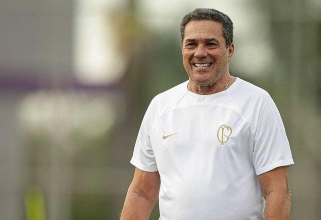 Imagem da noticia Luxemburgo comenta primeira vitória no Corinthians: "Traz tranquilidade"