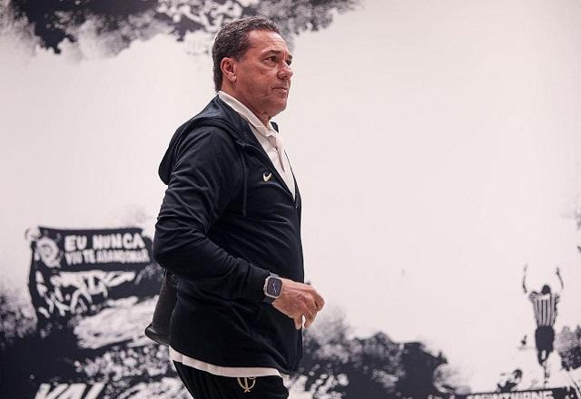 Imagem da noticia Luxemburgo "joga pelo emprego" no Corinthians contra Grêmio