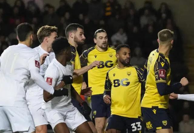 Imagem da noticia Manipulação? Investigação apura cartão amarelo suspeito em jogo do Arsenal