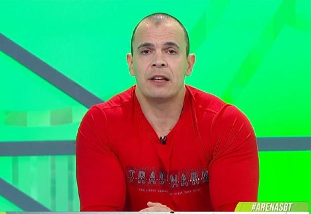 Imagem da noticia "Brasil tem um centroavante que chora e outro com cara de choro", diz Mano