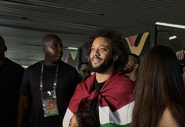 Imagem da noticia Marcelo é recebido com festa pela torcida do Fluminense na chegada ao Rio