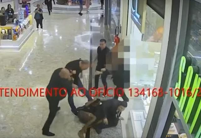 Imagem da noticia Vídeo mostra vice do Flamengo, Marcos Braz, agredindo entregador em shopping