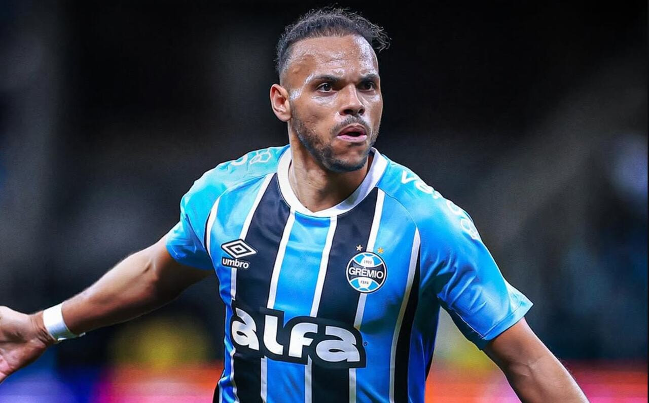 Imagem da noticia Grêmio quita dívida de R$ 7 milhões com Braithwaite e organiza finanças