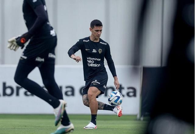 Imagem da noticia Corinthians: Rojas viaja, e Mano tem elenco completo para jogo contra Fortaleza