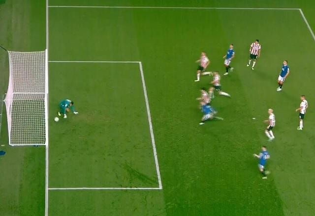 Imagem da noticia Mauro Beting detona falha do goleiro do PSV na Champions: "Pareceu eu"