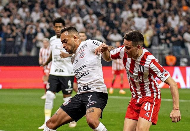Imagem da noticia Estudiantes tem estádio como trunfo para eliminar Corinthians; veja números