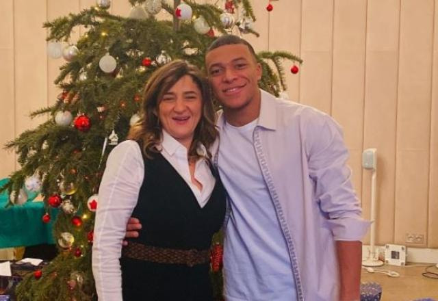 Imagem da noticia Mãe de Mbappé diz que repreendeu filho por chamar Neymar de "vagabundo"
