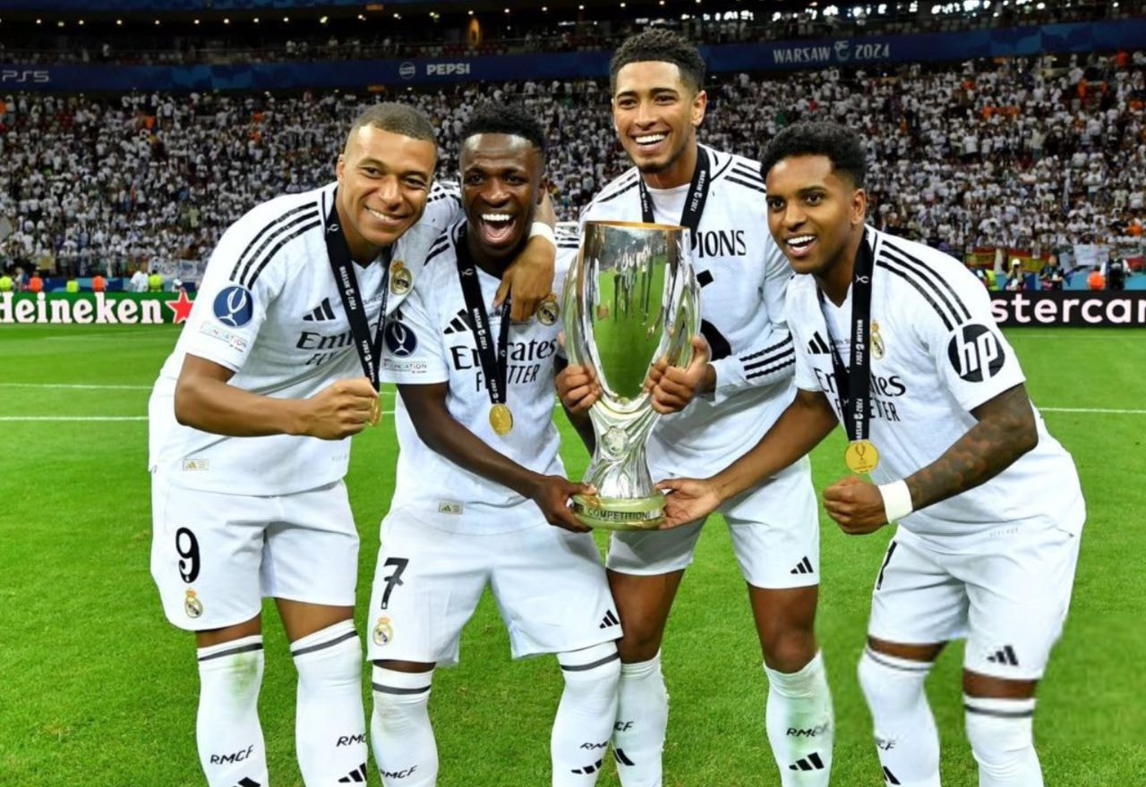 Imagem da noticia Mbappé comemora primeiro título com o Real Madrid e se declara a Vini Jr: "É um prazer jogar com ele"