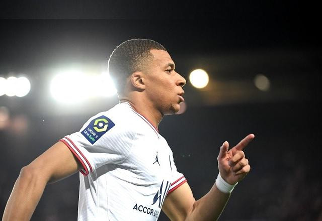 Imagem da noticia Jornal: PSG encaminha renovação com Mbappé por R$ 264 milhões anuais