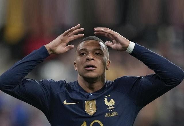 Imagem da noticia Mbappé revela ter cogitado aposentadoria da seleção após insultos racistas