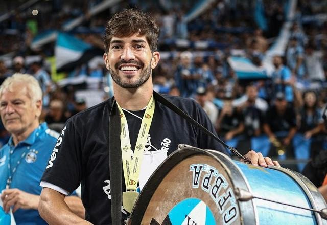 Imagem da noticia Torcedor do Inter é banido de Gre-Nais por arremessar celular em jogador do Grêmio
