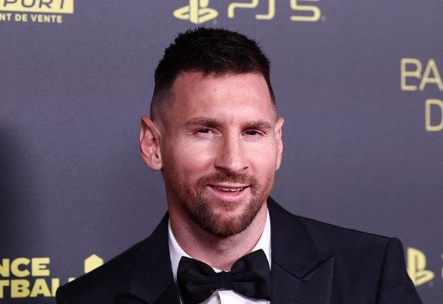 Imagem da noticia Maior da história? Messi conquista Bola de Ouro pela oitava vez
