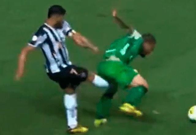 Imagem da noticia Gabigol e Hulk trocam farpas e agitam redes sociais após lance polêmico