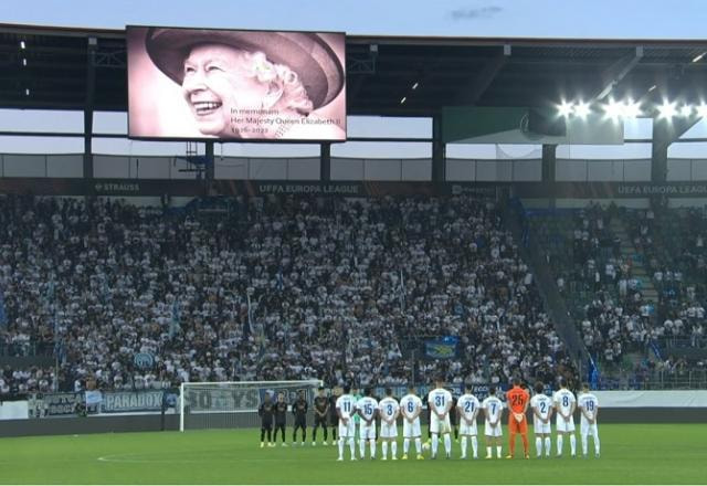 Imagem da noticia Morte de Elizabeth II é confirmada durante jogo, e atletas prestam homenagem