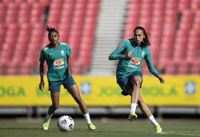 Imagem da noticia "Na minha época, dificilmente teríamos um campo para jogar bola", diz Andressa Alves