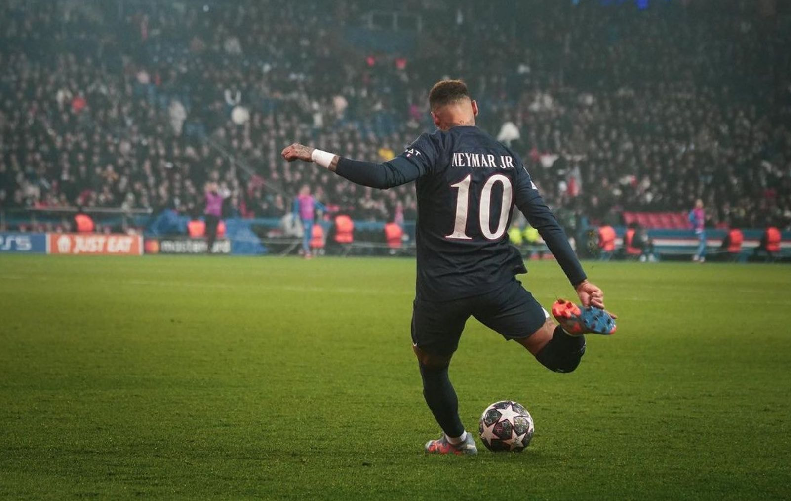 Imagem da noticia Neymar parabeniza PSG após conquista da Champions League