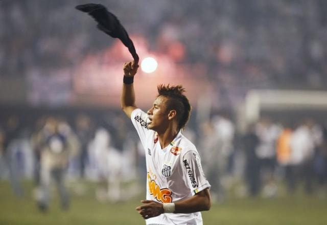 Imagem da noticia Neymar celebra dez anos do tri da Libertadores pelo Santos