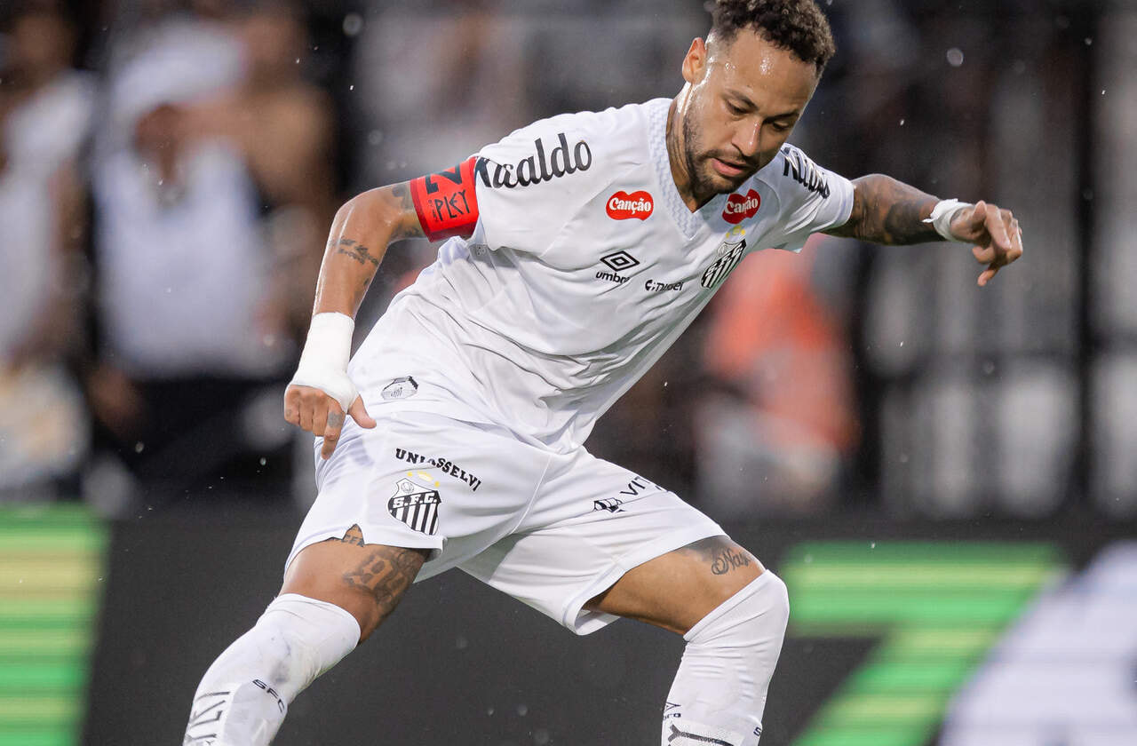Imagem da noticia Neymar tem jogo decisivo diante do Corinthians por vaga na Copa