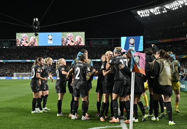 Imagem da noticia Casas cheias e vitória inédita: os primeiros minutos da Copa do Mundo Feminina