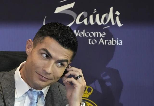 Imagem da noticia ONG cobra Cristiano Ronaldo: "Deveria falar sobre direitos humanos"