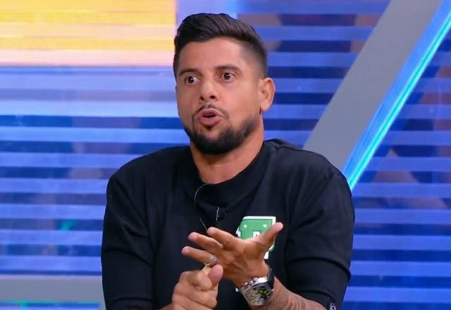 Imagem da noticia "O Corinthians vai cair, aí recontrata o Mano", brinca Cicinho