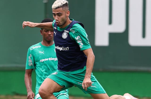 Palmeiras inicia preparação para duelo contra o Vitória com dois retornos Palmeiras inicia preparação para duelo contra o Vitória com dois retornos