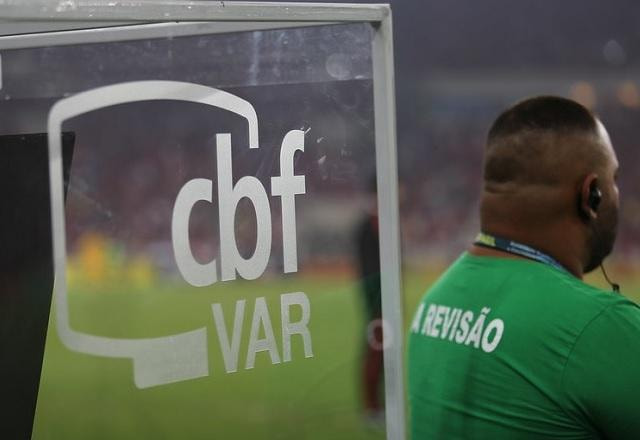 Imagem da noticia "Ocorreram erros absurdos", admite chefe da arbitragem da CBF
