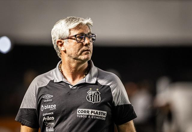 Imagem da noticia Odair Hellmann deixa o comando técnico do Santos após derrota em clássico