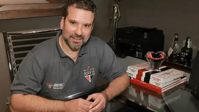 Comissão de Ética do São Paulo recomenda afastamento de diretor por suposta manobra Comissão de Ética do São Paulo recomenda afastamento de diretor por suposta manobra
