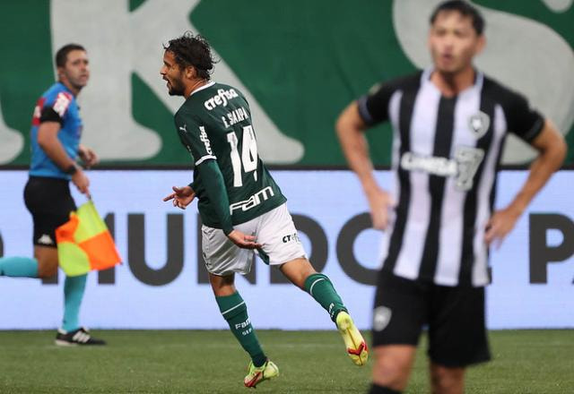 Imagem da noticia Palmeiras atropela o Botafogo e assume a liderança do Brasileirão