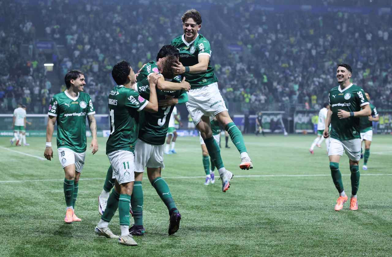 Imagem da noticia Palmeiras goleia Juventude e assume liderança isolada do Brasileirão