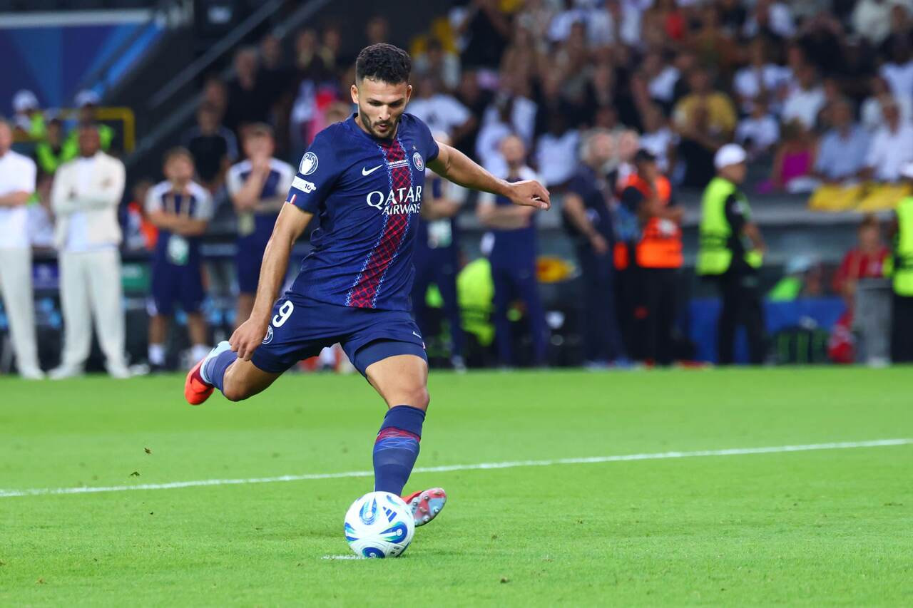 Imagem da noticia Gonçalo Ramos celebra título da Supercopa e garante permanência no PSG