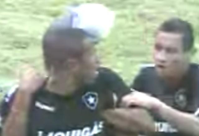 Imagem da noticia Há 13 anos, duelo entre Náutico e Botafogo teve grande confusão com André Luís
