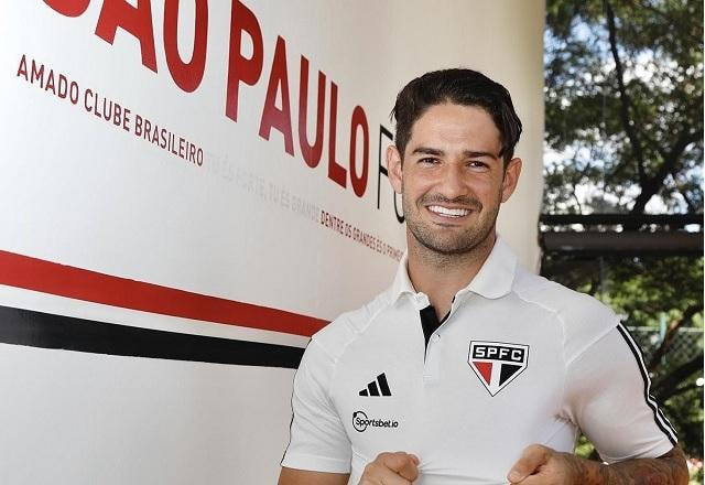 Imagem da noticia São Paulo adia apresentação de Pato após furto de cabeamento na região do CT