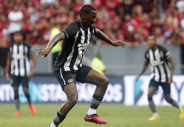 Imagem da noticia Botafogo: Patrick de Paula tem lesão no joelho e está fora da temporada