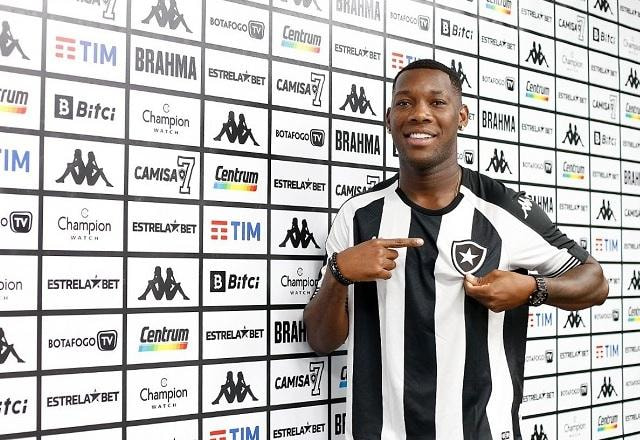 Imagem da noticia Patrick de Paula, sobre função no Botafogo: "Jogo até de meia"