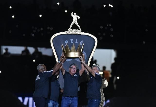 Imagem da noticia Pelé é homenageado na Vila Belmiro antes da estreia do Santos no Paulistão