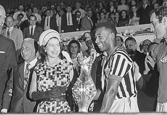 Imagem da noticia Pelé lamenta morte da rainha Elizabeth II: "Seus feitos marcaram gerações"