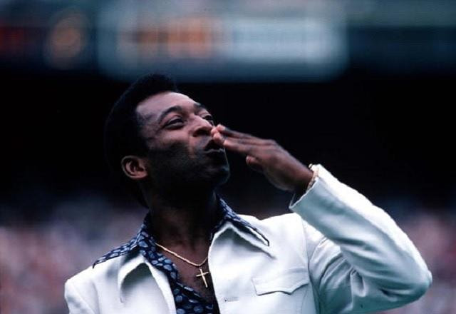 Imagem da noticia Santos de Pelé parou guerra na África; relembre história