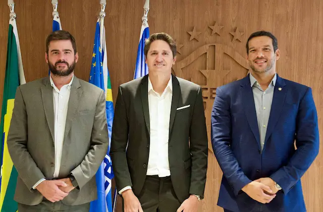 Edmílson relembra corte de 2006 e lamenta lesionados da seleção para a Copa Edmílson relembra corte de 2006 e lamenta lesionados da seleção para a Copa