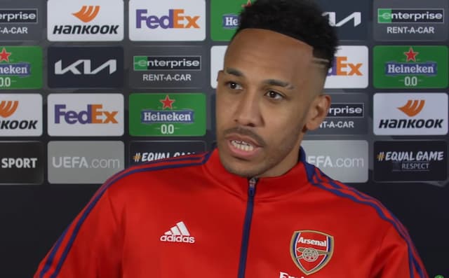 Aubameyang é suspenso pelo Gabão após queda na Copa Africana Aubameyang é suspenso pelo Gabão após queda na Copa Africana