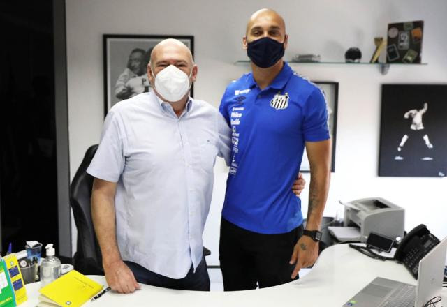 Imagem da noticia Santos anuncia a contratação do zagueiro veterano Maicon