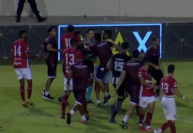 Imagem da noticia Presidente do Sergipe agride árbitro após eliminação contra Botafogo