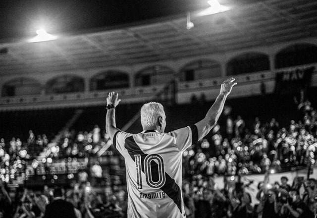 Imagem da noticia Presidente do Vasco planeja eternizar Dinamite na camisa 10 do clube