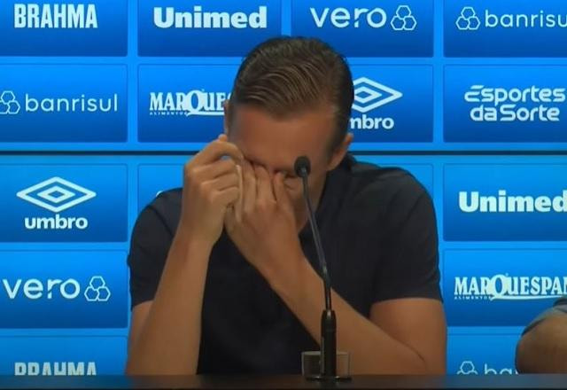 Imagem da noticia Problema cardíaco força aposentadoria de Lucas Leiva: "Período difícil"